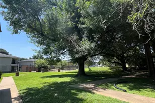 1705 Crossing Pl, Austin, TX 78741 - Photo 13