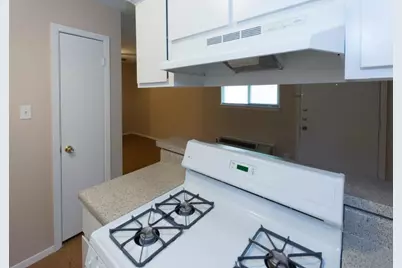 400 W 34th Street #104, Austin, TX 78705 - Photo 5