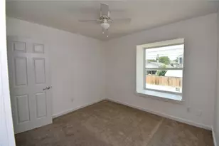 300 E Croslin St, Austin, TX 78752 - Photo 7