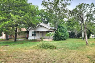 123 E Davis St, Luling, TX 78648 - Photo 5