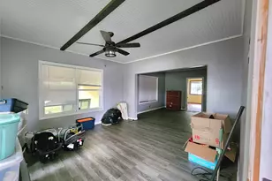 123 E Davis St, Luling, TX 78648 - Photo 7