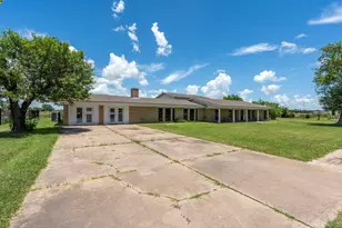 3345 E Austin St, Giddings, TX 78942 - Photo 37