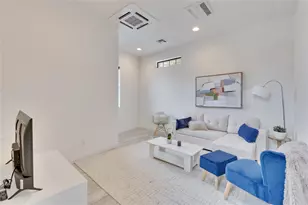 808 E Lydia St, Austin, TX 78702 - Photo 3