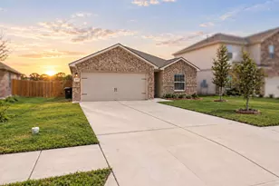 517 Riverdale Dr, Jarrell, TX 76537 - Photo 1