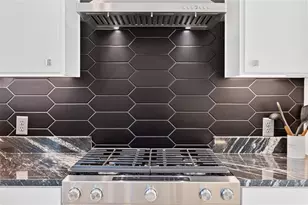 1704 E 32nd St, Austin, TX 78722 - Photo 9