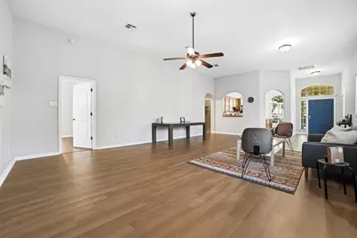 409 E Austin Avenue, Round Rock, TX 78664 - Photo 9