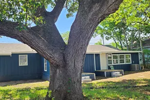 105 N Rhomberg St, Burnet, TX 78611 - Photo 7