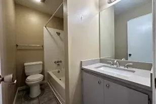 4607 E 12th St, Austin, TX 78721 - Photo 7