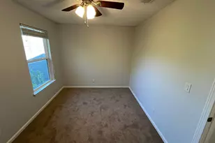 122 Hillside Dr, Elgin, TX 78621 - Photo 5