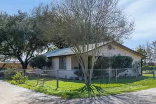 213 Cherry Dr, Lexington, TX 78947 - Photo 3