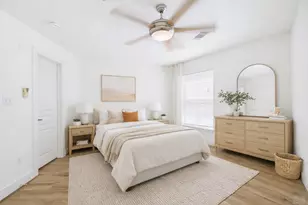 711 W 32nd St, Austin, TX 78705 - Photo 1