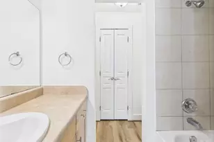 711 W 32nd St, Austin, TX 78705 - Photo 23