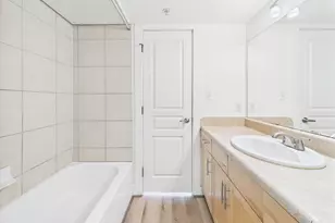 711 W 32nd St, Austin, TX 78705 - Photo 17