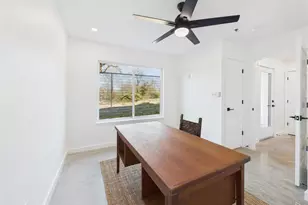 5912 Harold Ct, Austin, TX 78721 - Photo 9