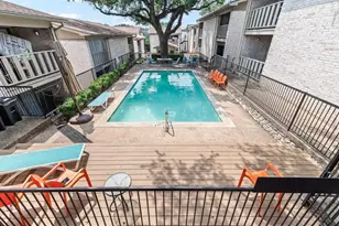 1304 Summit St, Austin, TX 78741 - Photo 11