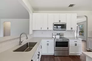 380 Apricot Dr, Kyle, TX 78640 - Photo 11