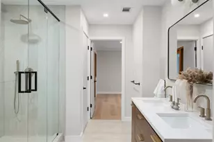 2710 Greenlawn Pkwy, Austin, TX 78757 - Photo 19