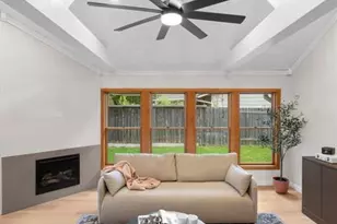 2710 Greenlawn Pkwy, Austin, TX 78757 - Photo 11