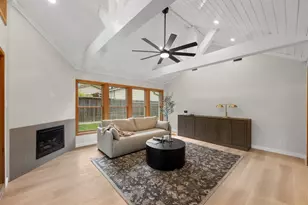 2710 Greenlawn Pkwy, Austin, TX 78757 - Photo 9