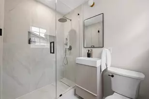 2710 Greenlawn Pkwy, Austin, TX 78757 - Photo 23