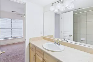 711 W 32nd St, Austin, TX 78705 - Photo 17