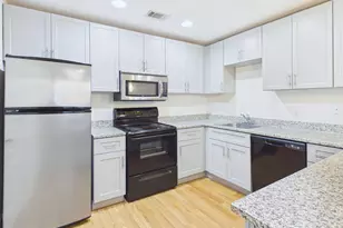 711 W 32nd St, Austin, TX 78705 - Photo 7