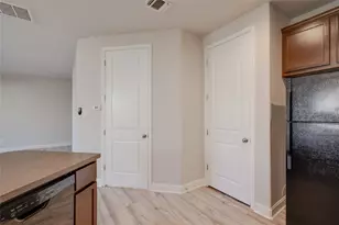 5701 Cougar Dr, Austin, TX 78745 - Photo 9