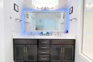 807 E 16th St, Austin, TX 78702 - Photo 23