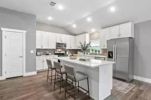 212 Tahitian Dr, Bastrop, TX 78602 - Photo 9