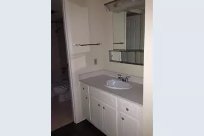 706 W 34th Street #202, Austin, TX 78705 - Photo 5