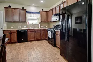 409 S Hunting Lodge Ln, Bastrop, TX 78602 - Photo 13