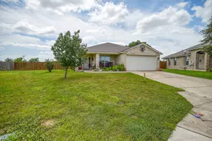 409 S Hunting Lodge Ln, Bastrop, TX 78602 - Photo 5