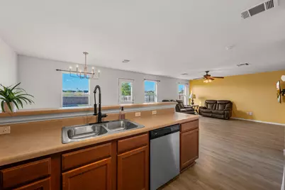 1189 Shadow Creek Boulevard, Buda, TX 78610 - Photo 9