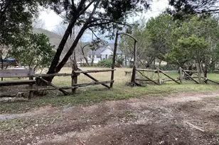 207 Hub Dr, Wimberley, TX 78676 - Photo 5