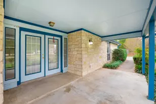 137 Blanket Flower Dr, Bastrop, TX 78602 - Photo 5