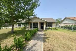 821 S Guadalupe St, Lockhart, TX 78644 - Photo 3