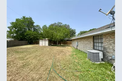 821 S Guadalupe Street, Lockhart, TX 78644 - Photo 33