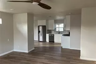 1100 Wallace St, Taylor, TX 76574 - Photo 9