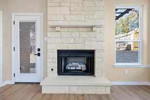 1002 Crestview St, Round Rock, TX 78681 - Photo 3