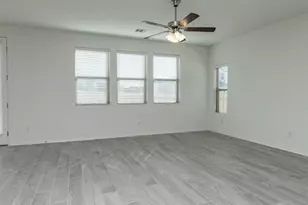 9113 Garnet Dr, Austin, TX 78729 - Photo 5