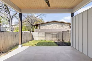 1402 Summit St, Austin, TX 78741 - Photo 33