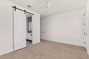 1402 Summit St, Austin, TX 78741 - Photo 17