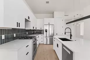 1402 Summit St, Austin, TX 78741 - Photo 9