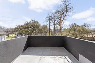 1402 Summit St, Austin, TX 78741 - Photo 23