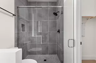 1402 Summit St, Austin, TX 78741 - Photo 19