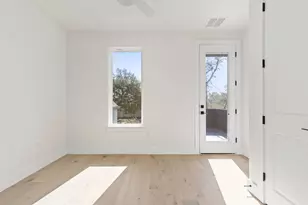 1402 Summit St, Austin, TX 78741 - Photo 21