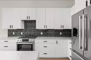 1402 Summit St, Austin, TX 78741 - Photo 7
