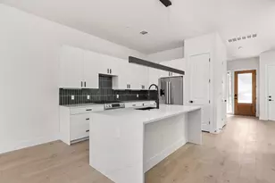 1402 Summit St, Austin, TX 78741 - Photo 9