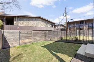 1402 Summit St, Austin, TX 78741 - Photo 35