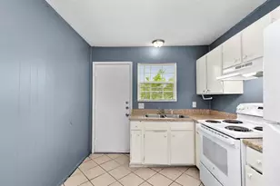 1611 Jones St, Taylor, TX 76574 - Photo 5